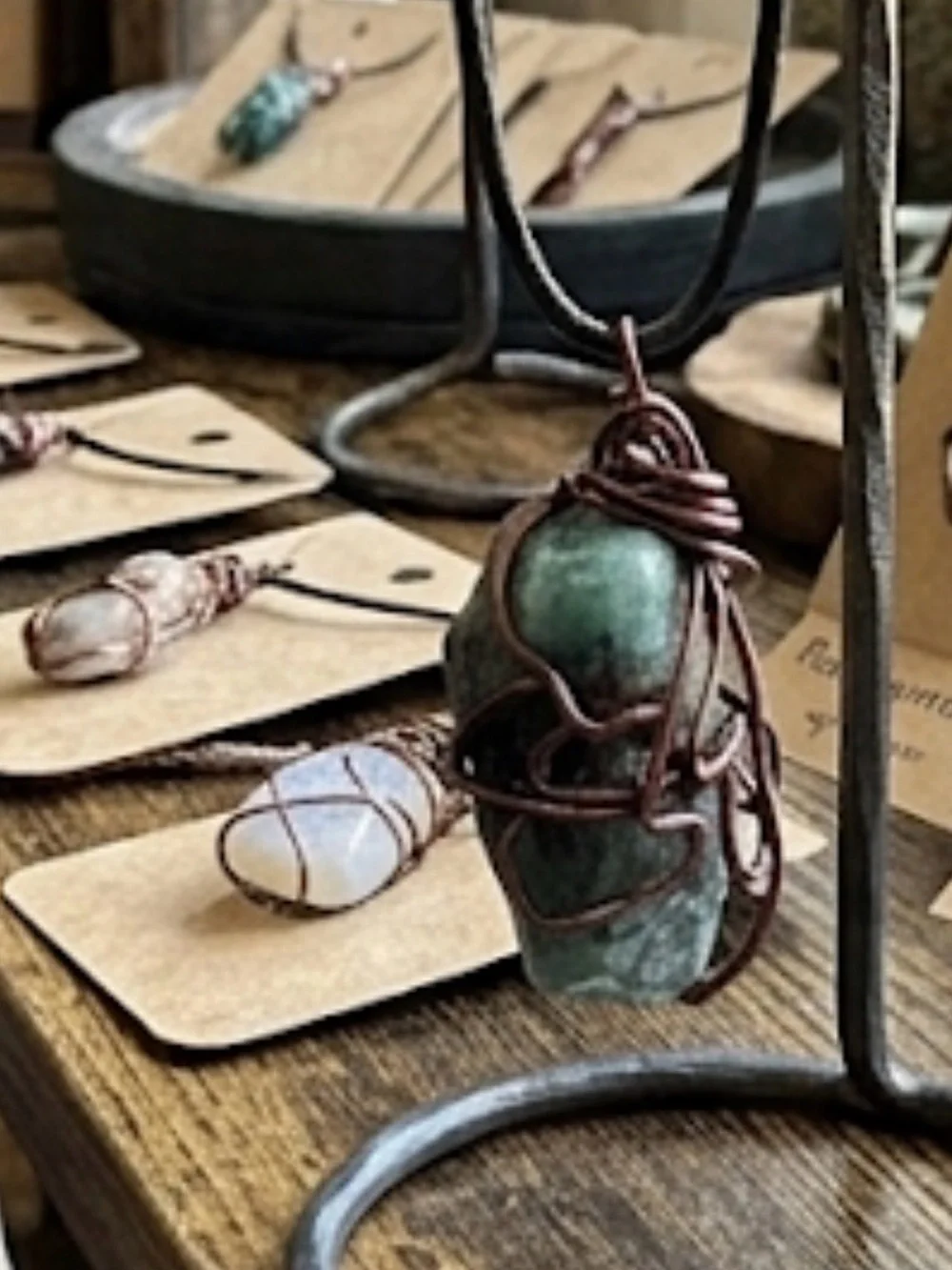Raw Emerald Heart Healing & Abundance Pendant  Crystal for Love, Prosperity - Picture 2 of 2